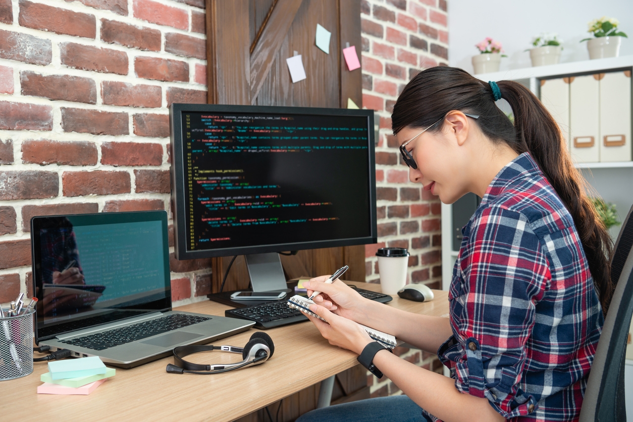 Best Programming Courses 2026: Bootcamps vs Self-Study Paths
