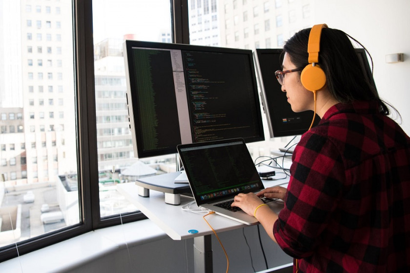 Coding Bootcamp Alternatives: Self-Paced vs. Structured Online Learning